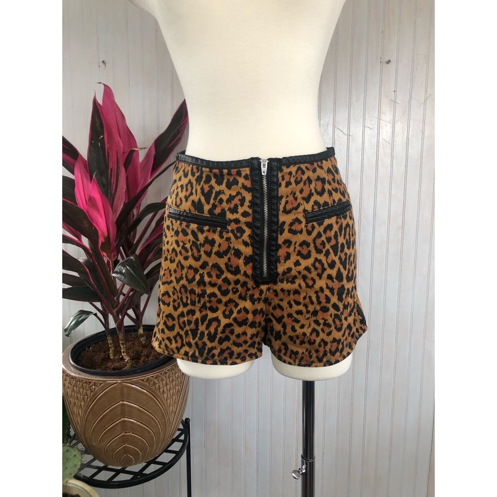 UO High Rise Pin Up Leopard Short